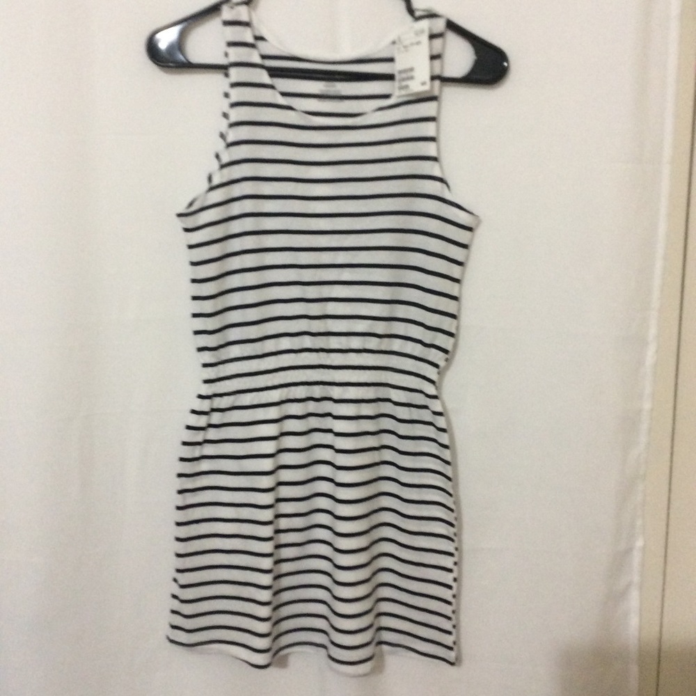3/$35❤️H&M black and white Summer dress